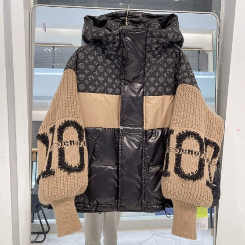 ❤️2025 Halbpreis-Ausverkauf🧥❄️ Damen-Steppjacke mit Kapuze, Strickärmeln und Patchwork-Design