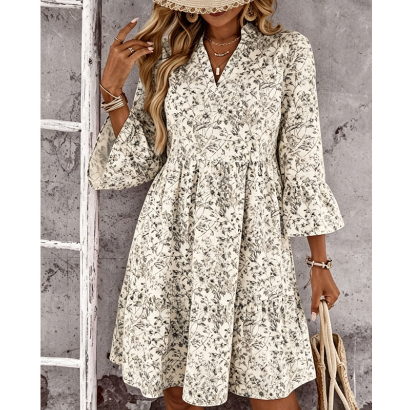 Elegantes V-Ausschnitt Midikleid mit Premium-Drape – Blumiges Stufenkleid